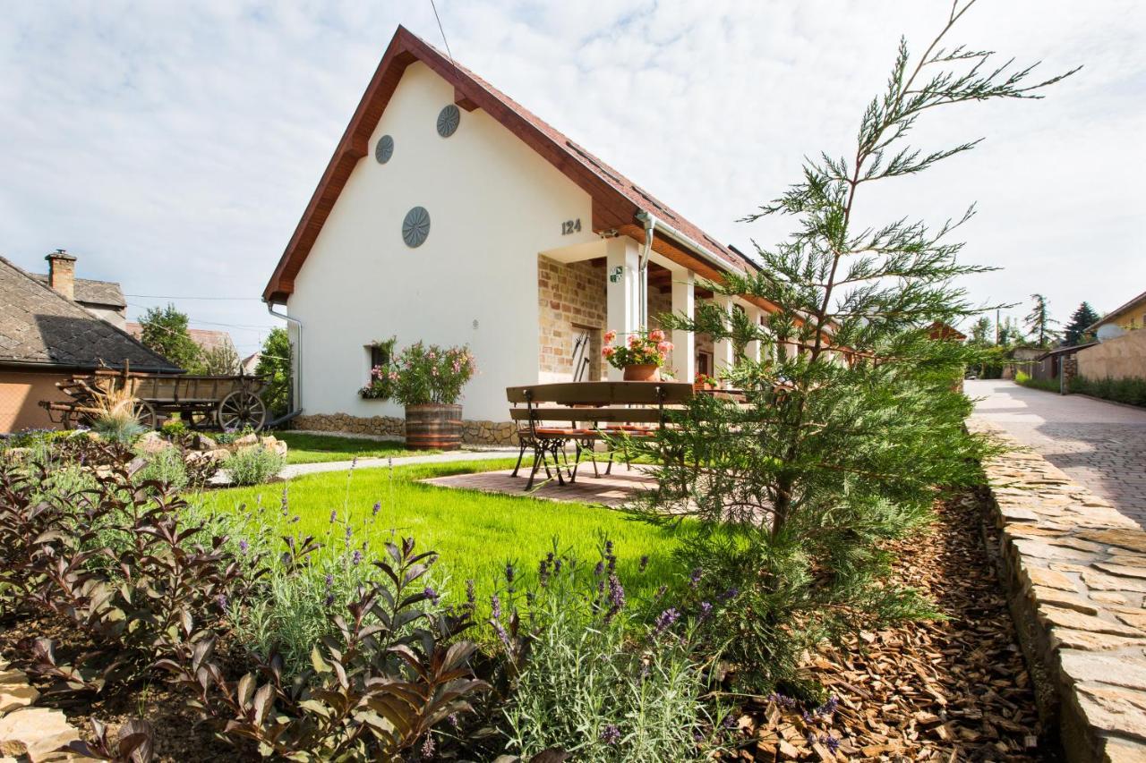 Bakony-Cinca Vendégház Szentgal Exterior foto