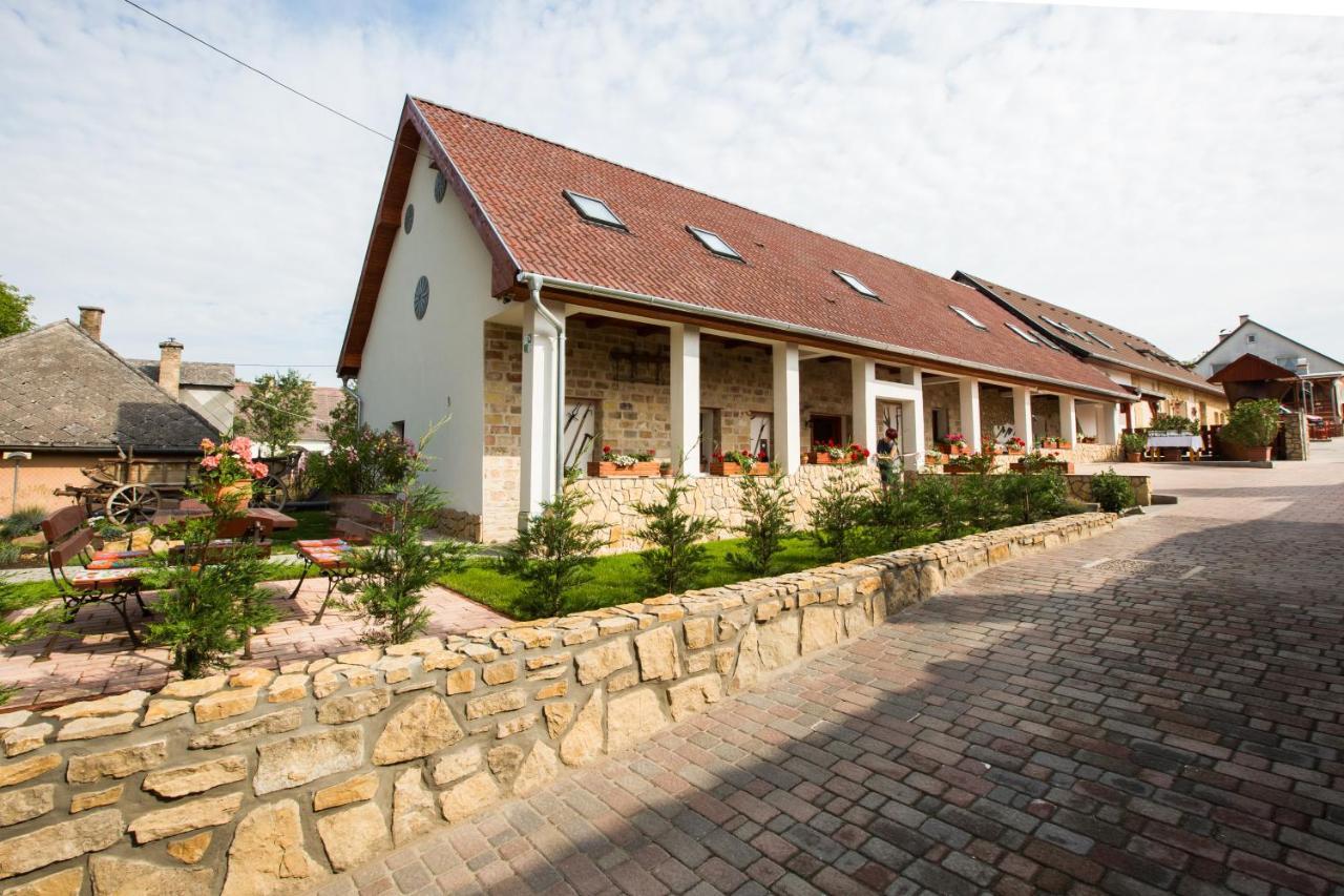 Bakony-Cinca Vendégház Szentgal Exterior foto